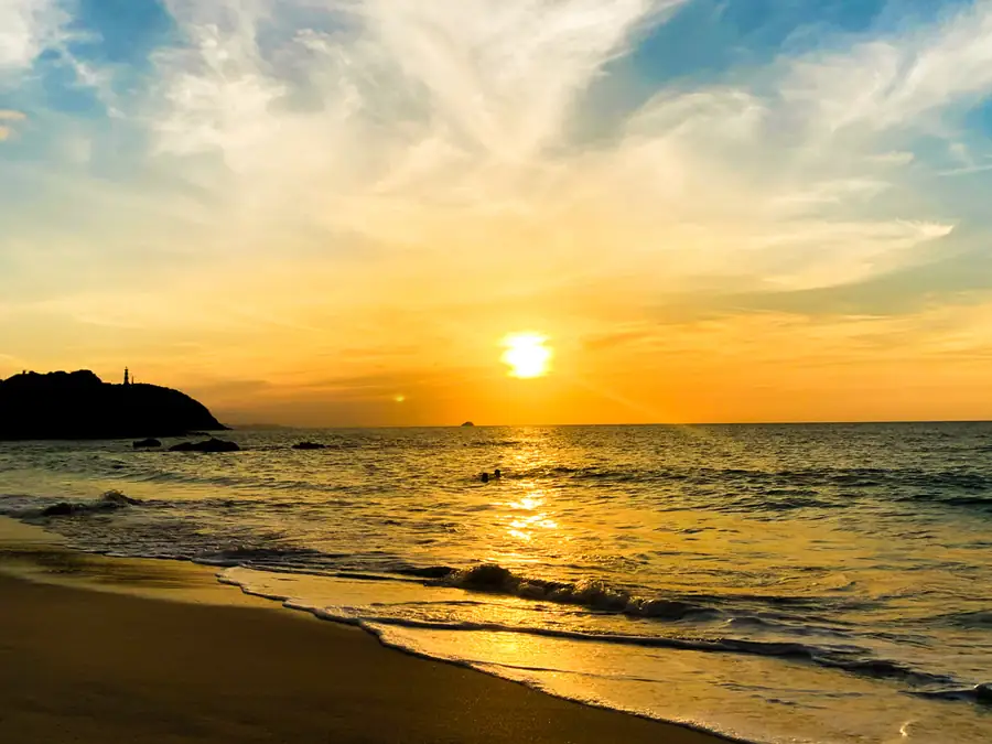 Atardecer sobre el mar