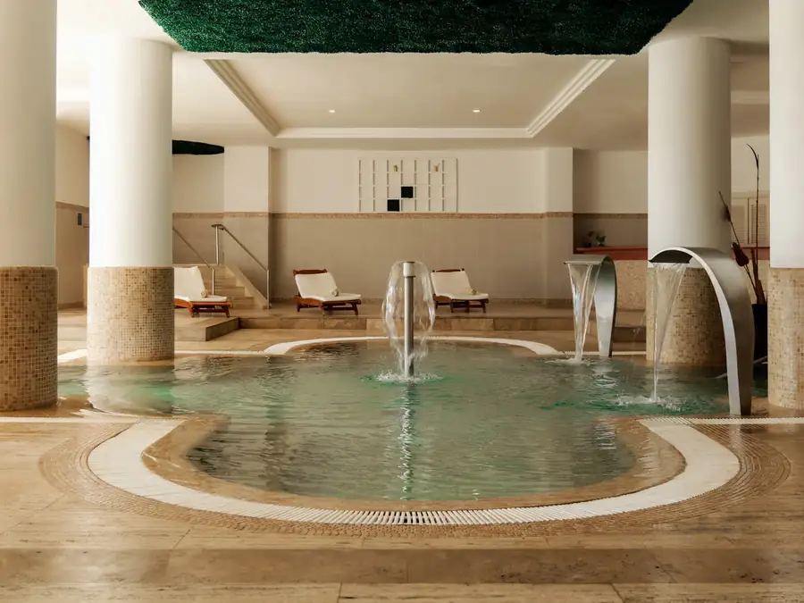 Piscina de hidroterapia del spa