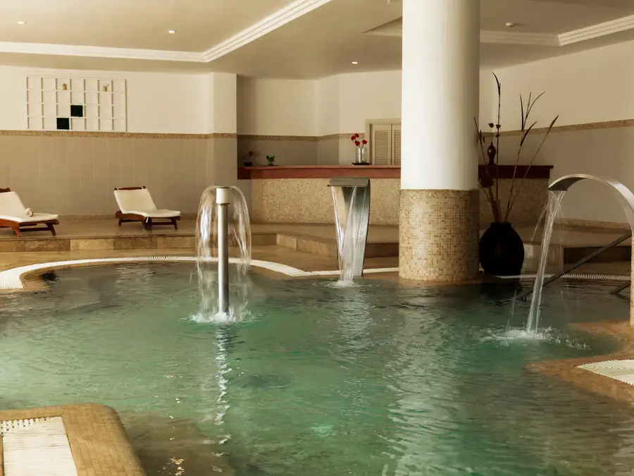 Zona de spa con chorros de agua